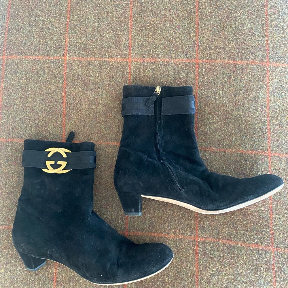 Gucci Black Ankle Boots with Elegant Design